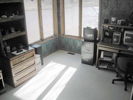 2-02 G'S OFFICE