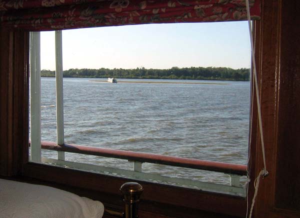 02b_houseboat on bar